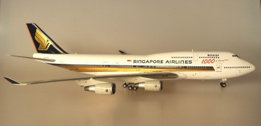 Singapore Airlines Boeing 747-400 1000th 9V-SMU 1/200 scale desk