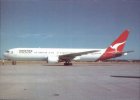 QANTAS AIRWAYS BOEING 767-300 POSTCARD