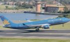 VIETNAM AIRLINES AIRBUS A330-200 VN-A376 POSTCARD