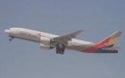 Asiana Airlines Boeing 777-200 HL7597 postcard