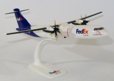 Fedex Federal Express Feeder ATR-72 1/100 scale desk model