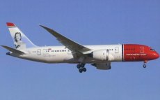 Norwegian Boeing 787 EI-LNA postcard