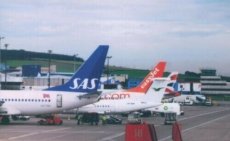 Aberdeen Airport - SAS Easyjet 737 Wideroe Dash 8 British Airways A319 postcard