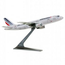 Air France Airbus A320-200 1/200 scale desk model NEW