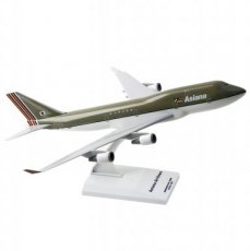 Asiana Airlines Boeing 747-400 1/250 scale desk model