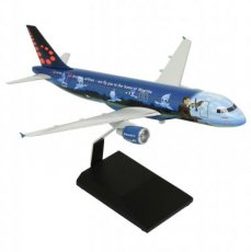 Brussels Airlines Airbus A320-200 Magritte 1/100 scale desk model