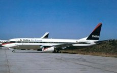 Delta Airlines Boeing 737-800 N373DA postcard