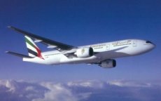 Emirates Boeing 777-200 A6-EMD postcard