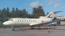 Estonian Air Yakovlev YAK-40 ES-AAS postcard