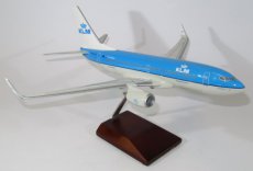 KLM Boeing 737-700 PH-BGU 1/100 scale desk model Premium