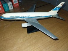 Kuwait Airways Boeing 767-200 1/200 scale desk mod Kuwait Airways Boeing 767-200 1/200 scale desk model USED - NO BOX