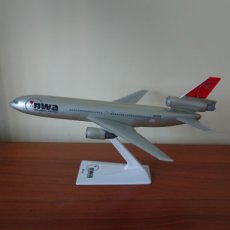Northwest Airlines DC-10 1/250 scale desk model