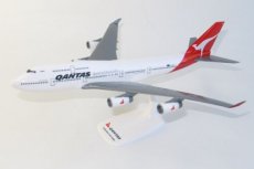 Qantas Airways Boeing 747-400 1/250 scale desk Qantas Airways Boeing 747-400 1/250 scale desk model PPC