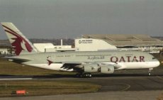 Qatar Airways Airbus A380-800 A7-APC postcard