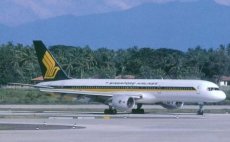 Singapore Airlines Boeing 757-200 postcard