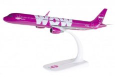 Wow Air Iceland Airbus A321 1/200 scale desk model Wow Air Iceland Airbus A321 1/200 scale desk model